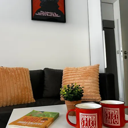 Rea Silena - Modern And Stylish Szófia