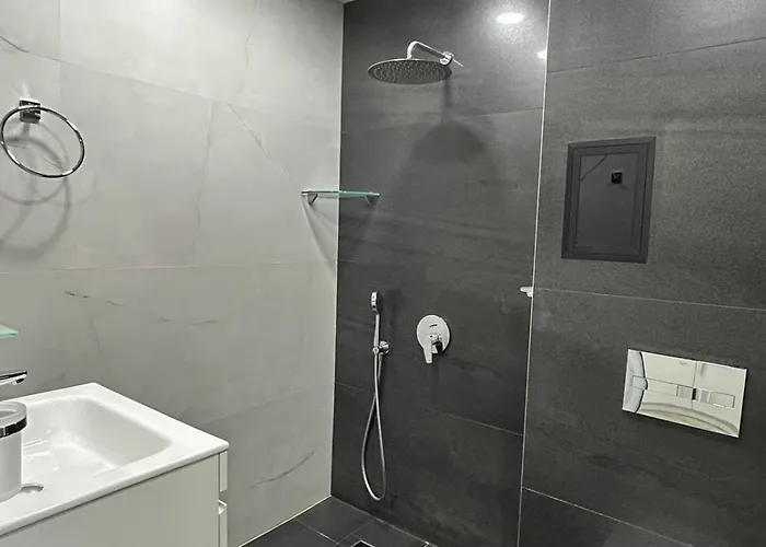 Rea Silena - Modern And Stylish